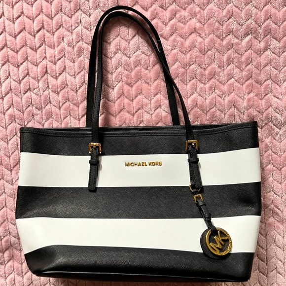 Michael Kors Handbags - Women’s Michael Kors shoulder bag